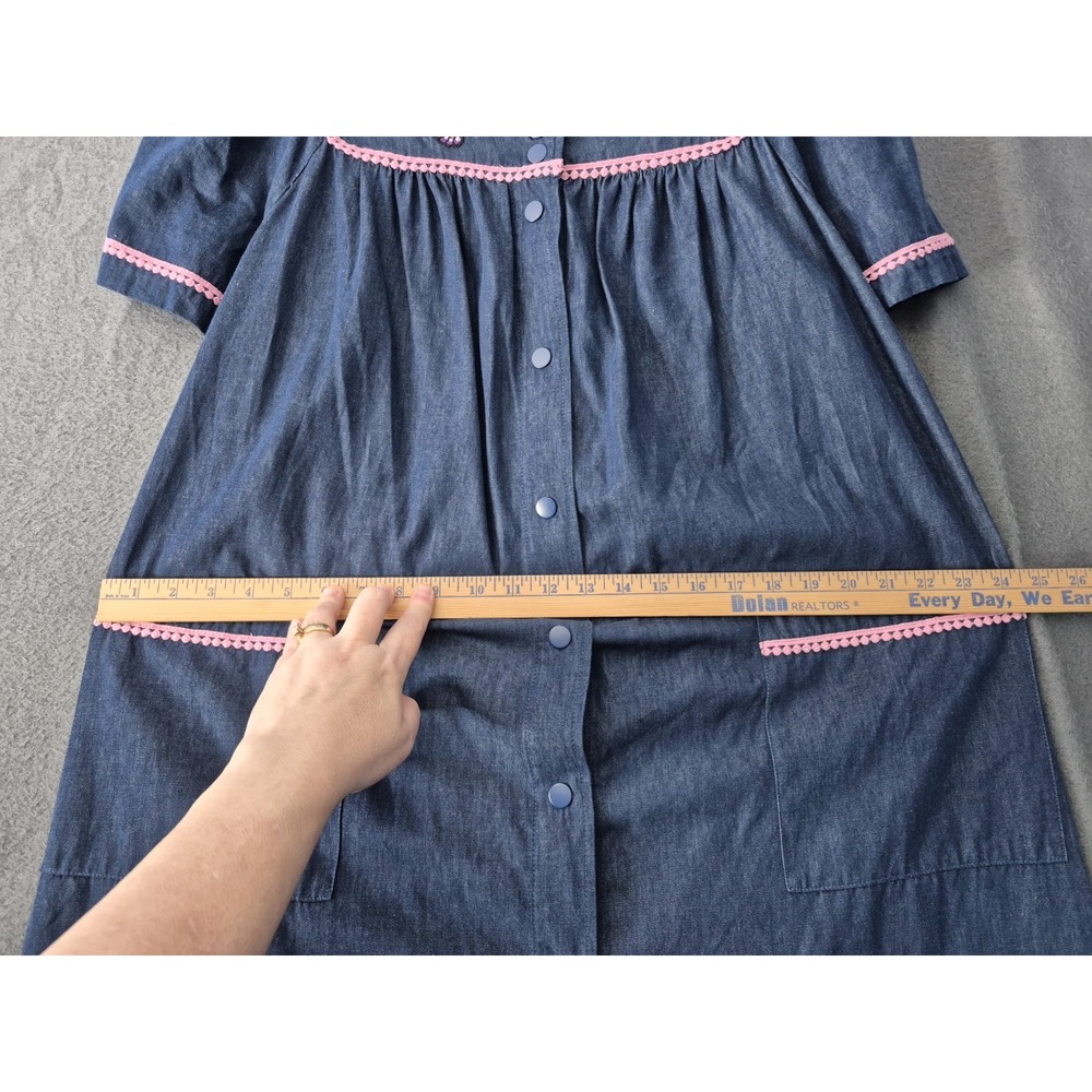 Go Softly Patio House Dress Duster MuMu M Embroidered Snap Front Chambray NWT - Picture 7 of 10
